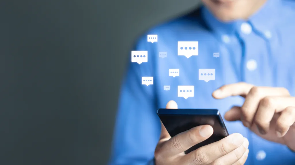 Live chat support agent from the customer service department handling customer queries